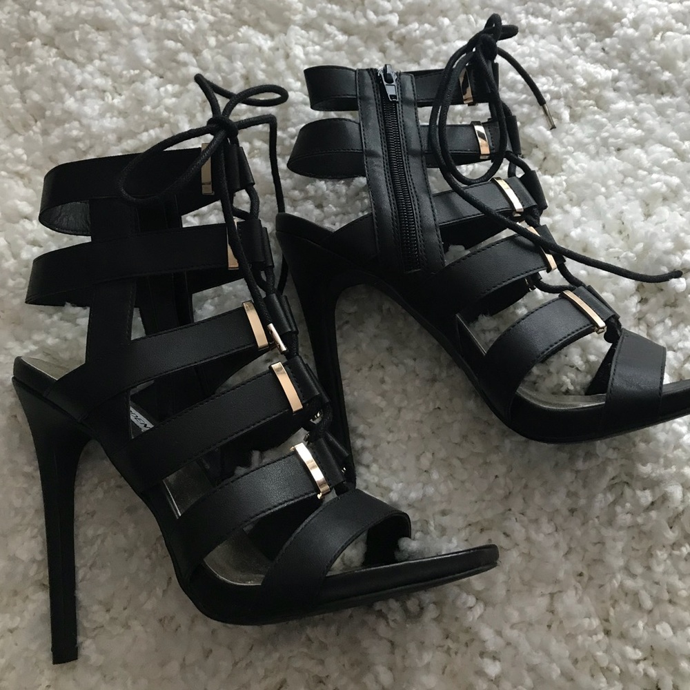 New!Steve Madden cage lace up shoes